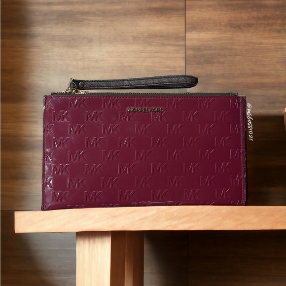 Michael Kors RARE MK Patent Leather Wristlet in Mulberry/Brown NWT - Picture 1 of 4